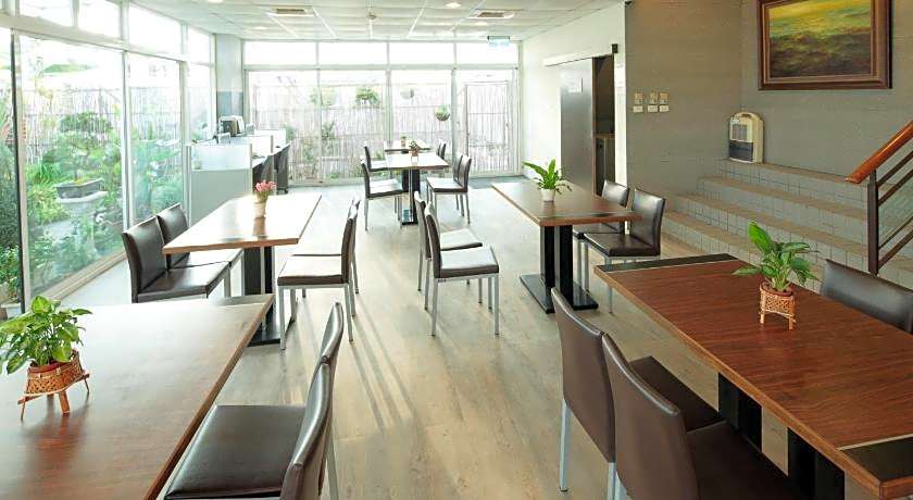 Cambridge Hotel Yung Kong