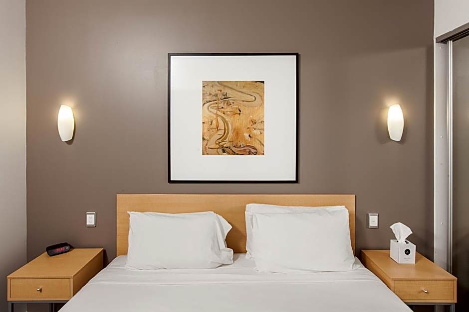 Majestic Oasis Apartments