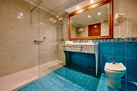 Double or Twin Room with Sea View