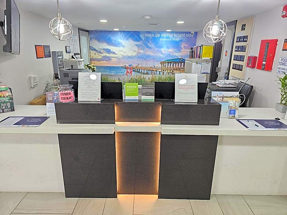 La Quinta Inn & Suites by Wyndham Deerfield Beach I-95