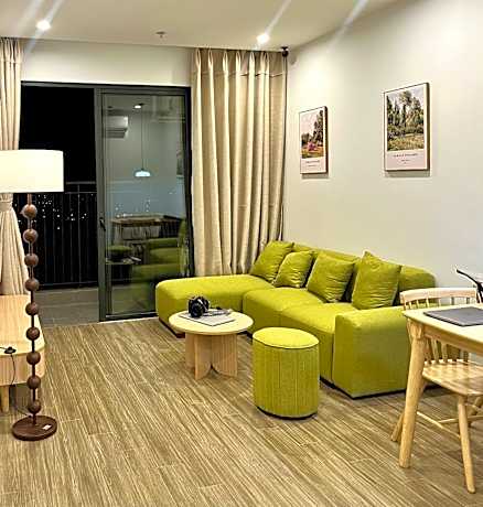 2BR Vinhomes Apt,Balcony City view Cozy Clean room