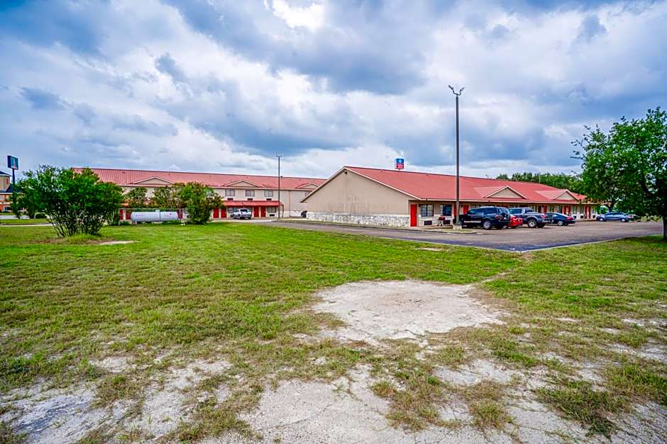 Texan Inn By OYO Beeville US-181
