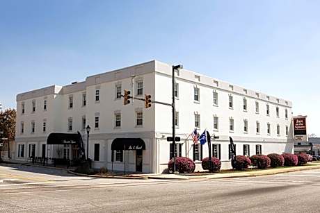 Inn on the Square, an Ascend Collection Hotel