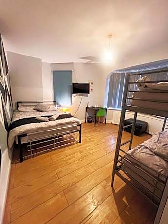 Quadruple Room with Shared Bathroom