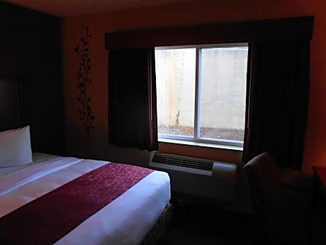 Deluxe King Room - Mobility Access/Non-Smoking