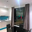Sky Suite Top floor with Rooftop Pool & Gym