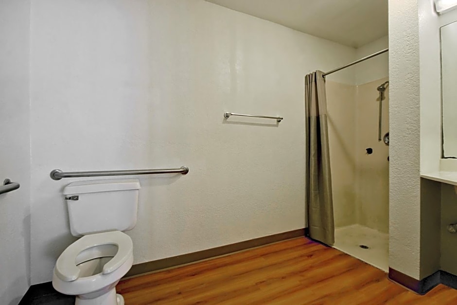 Travelodge by Wyndham Pompano Beach