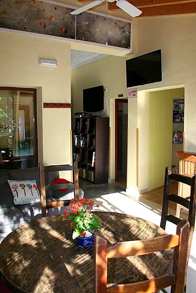 Casa Antiquary - Albergue Turístico