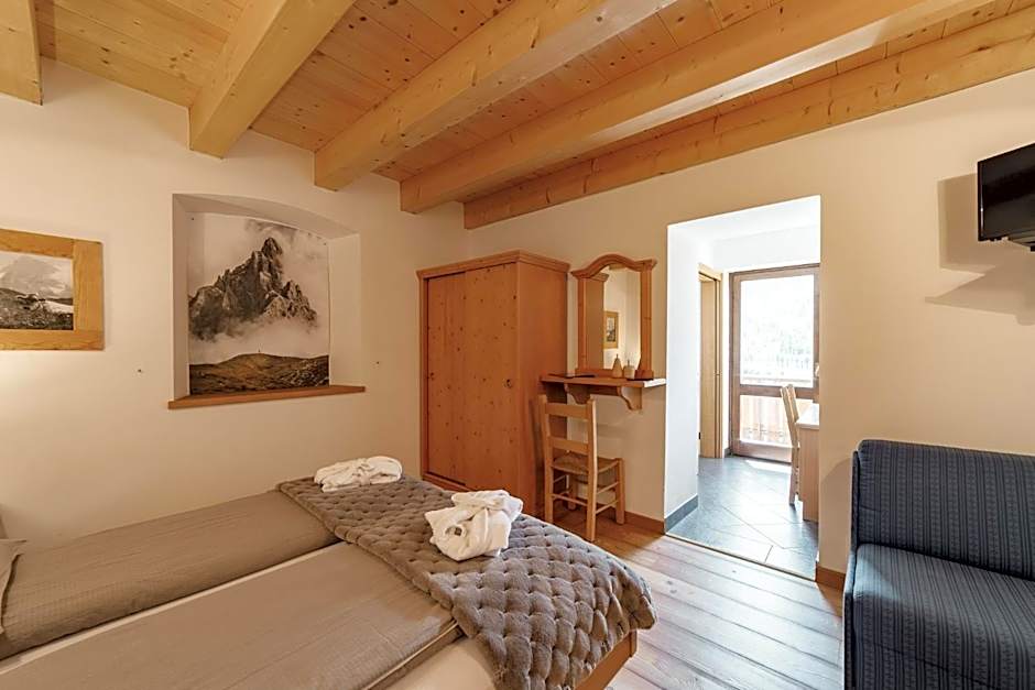 Hotel Al Bivio - Pizzeria, Pool & Sauna