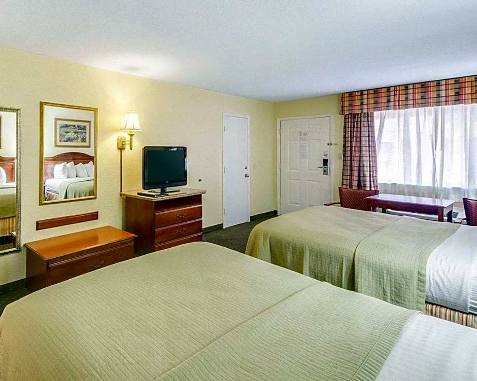 Econo Lodge Inn & Suites Eagle Pass