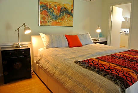 One-Bedroom Apartment - A Vine Romance