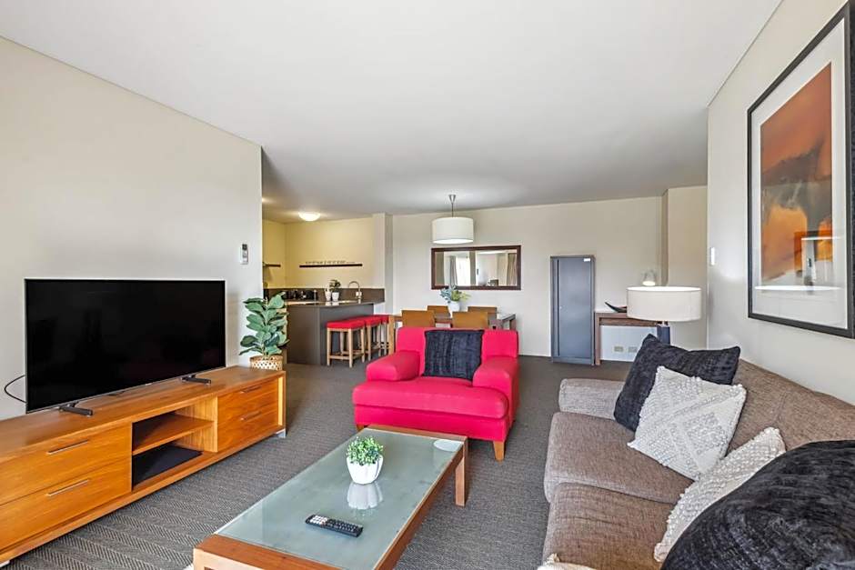 Cozy 2-Bedroom Apartment with City Views