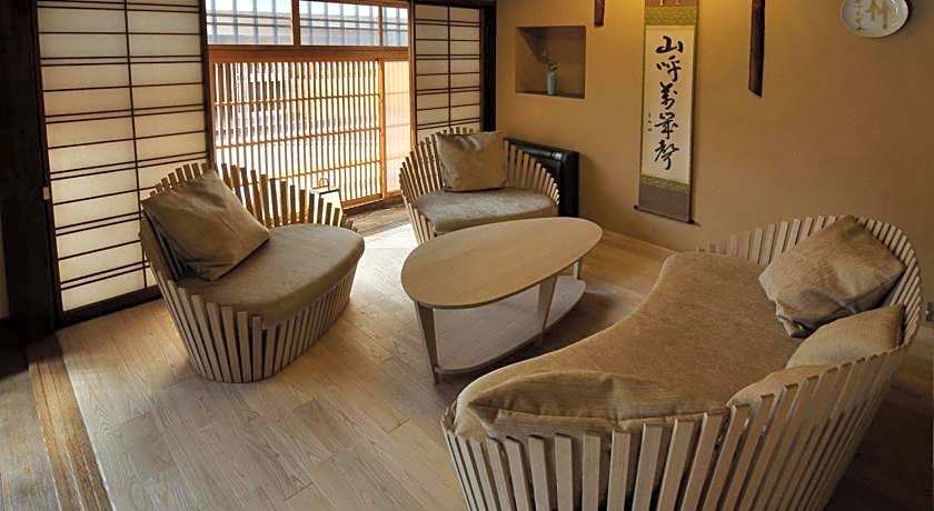 Traditional Kyoto Inn serving Kyoto cuisine IZUYASU
