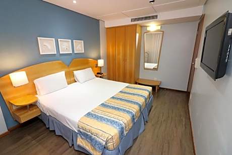 TRIPLE EXECUTIVE COUPLE CAPACITY 1