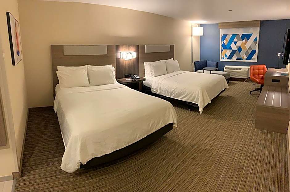 Photo 1 of 11 of Standard 2 Queen Beds