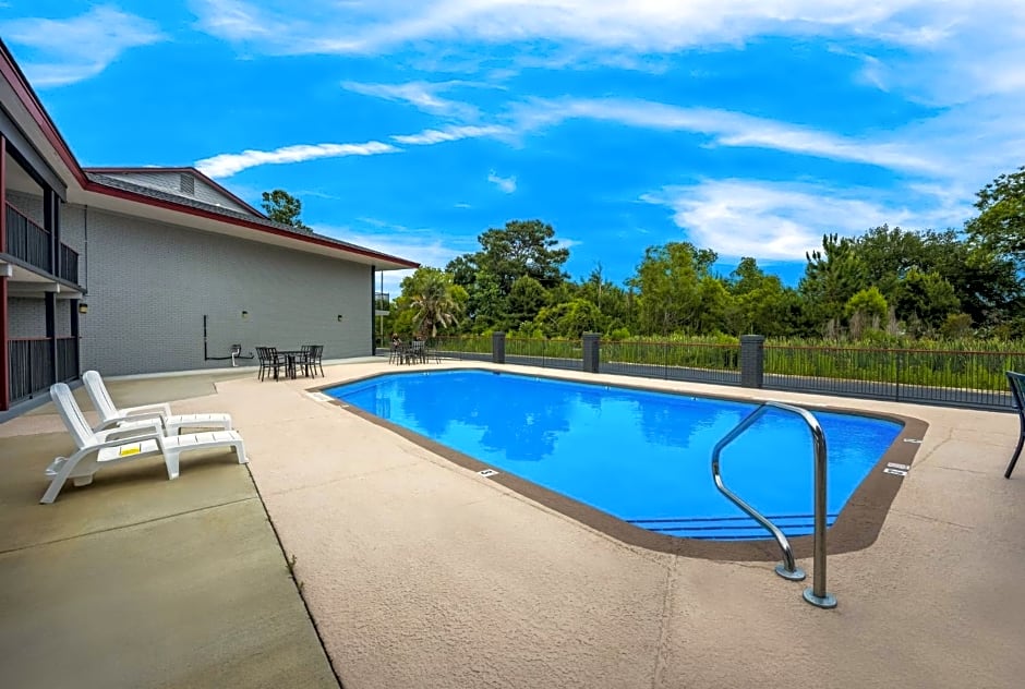 Red Roof Inn & Suites Thomasville