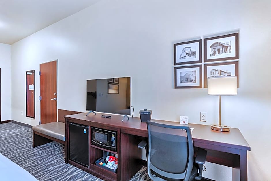 Cobblestone Hotel & Suites - Little Chute