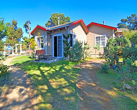 Bide-A-Wee Inn and Cottages