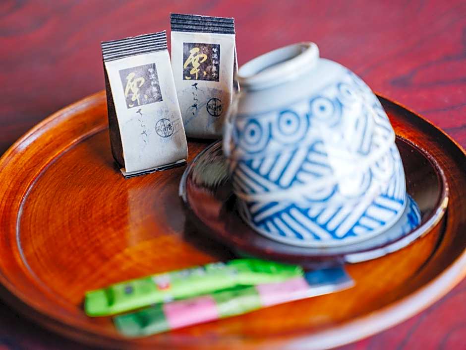 Ogute Lakeside Ryokan Shirasagiso
