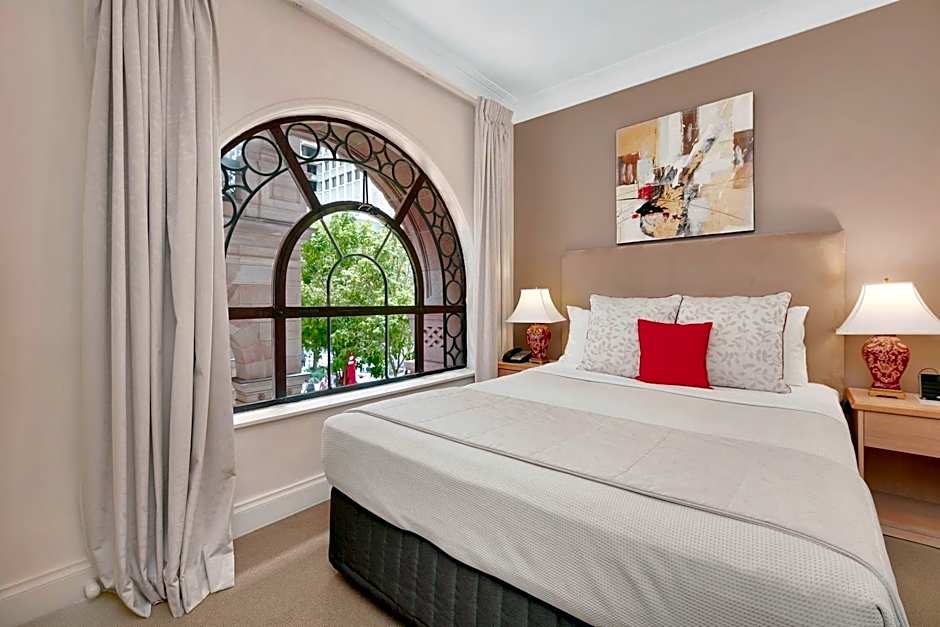 Manor Apartment Hotel