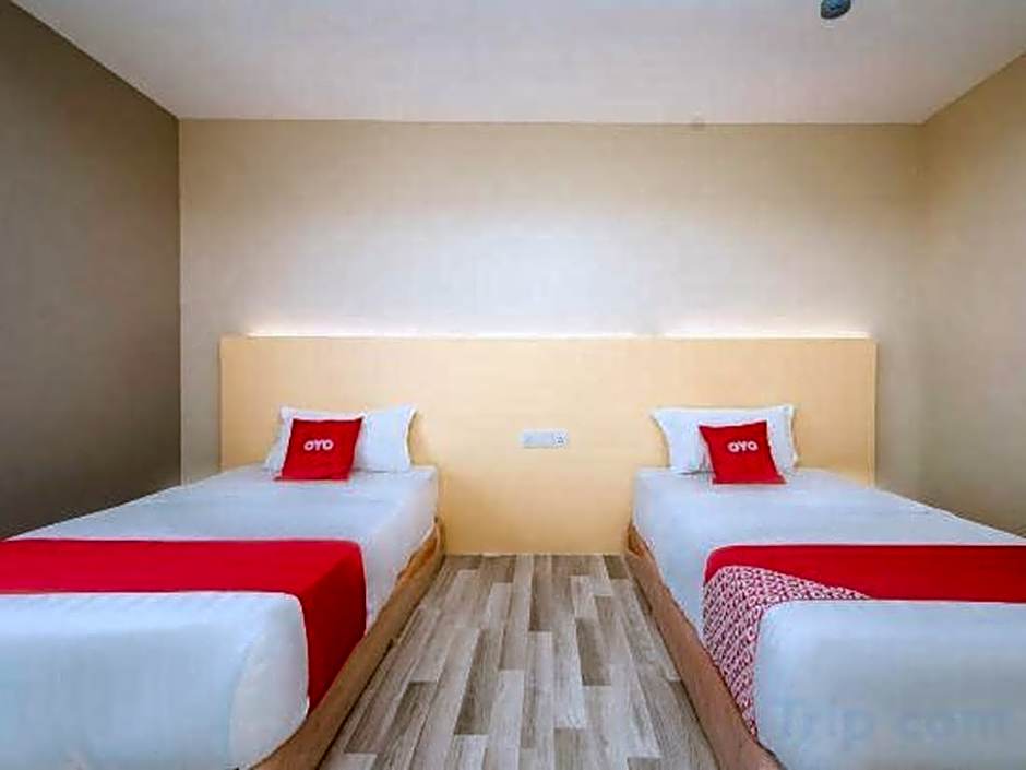 OYO 90324 Muar Station Hotel