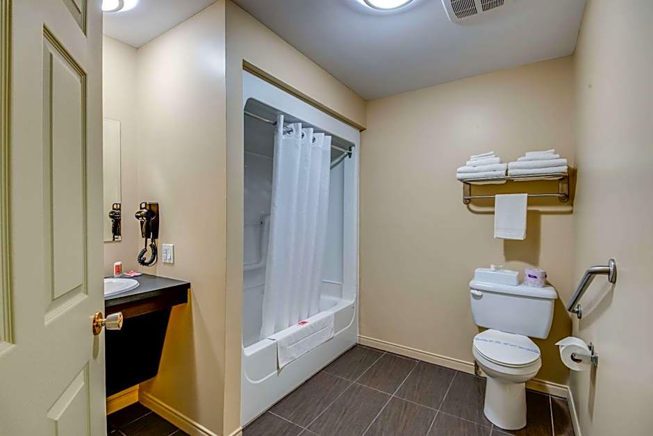 Econo Lodge St. Apollinaire