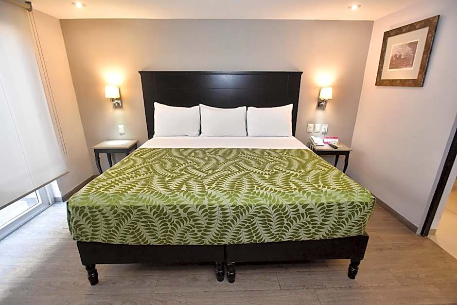 Plaza Camelinas Hotel