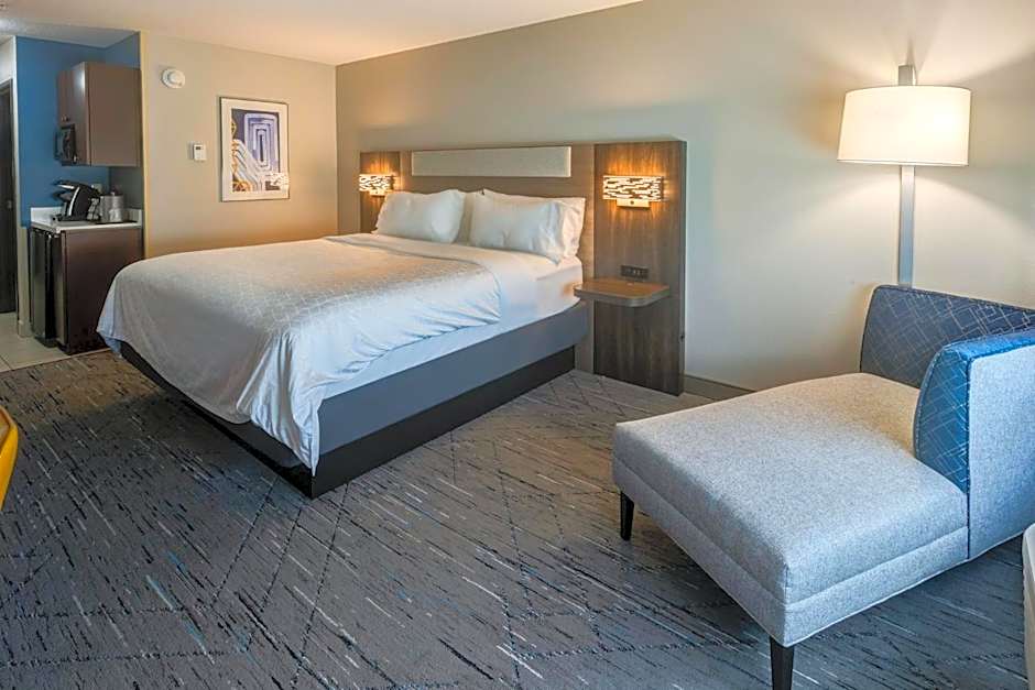 Holiday Inn Express Hotel & Suites Salina By IHG