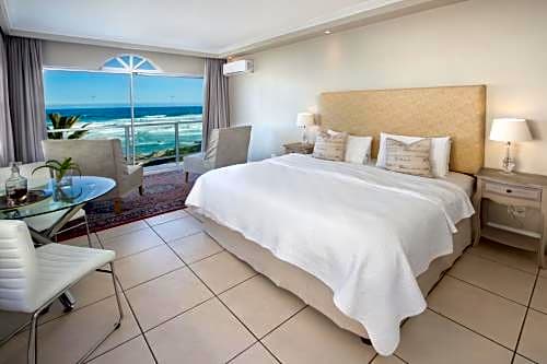 Hermanus Beachfront Lodge