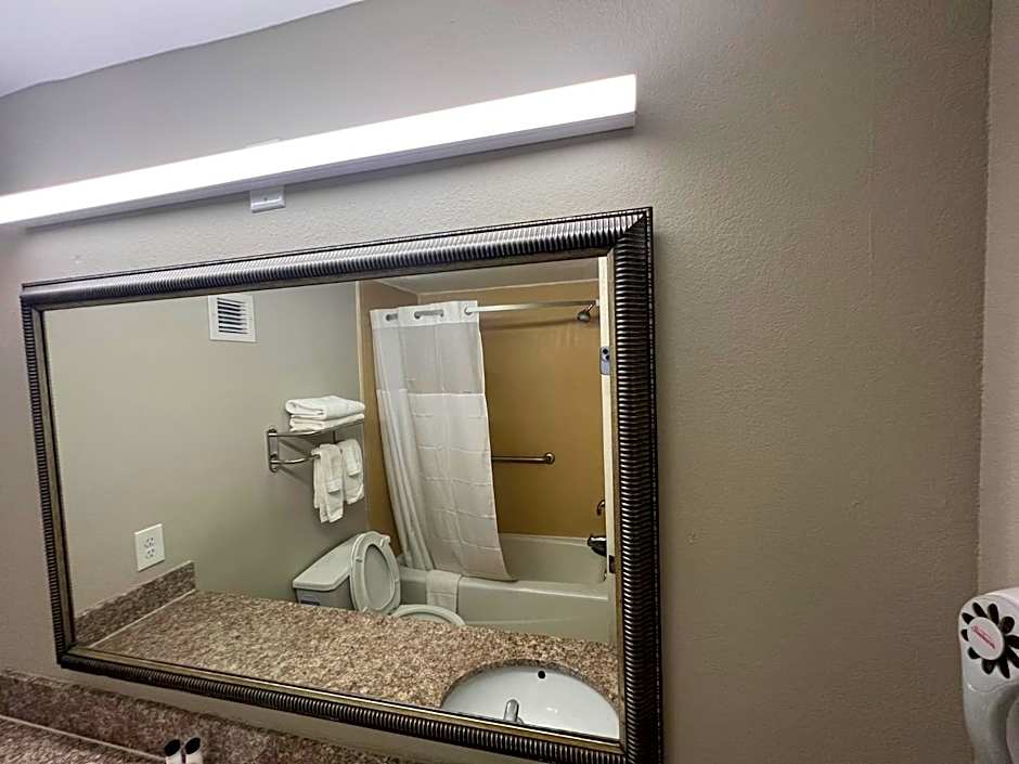 Days Inn by Wyndham LaPlace- New Orleans