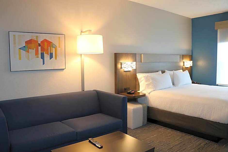 Holiday Inn Express & Suites Marquette By IHG