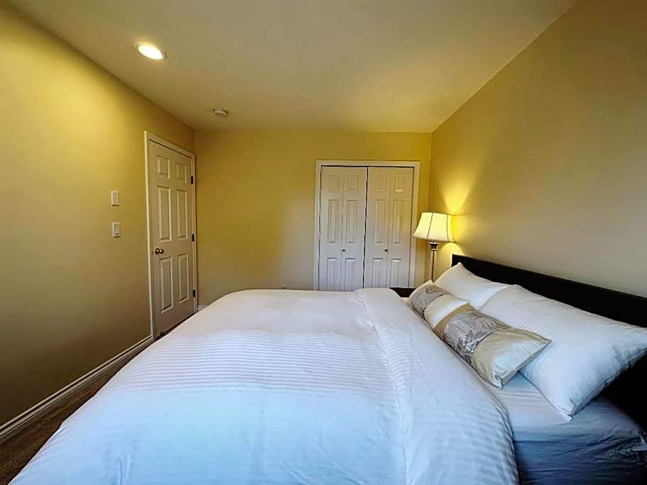 Super Cosy 8Bed & 6Bath in Vancouver heart near to airport and DownTown