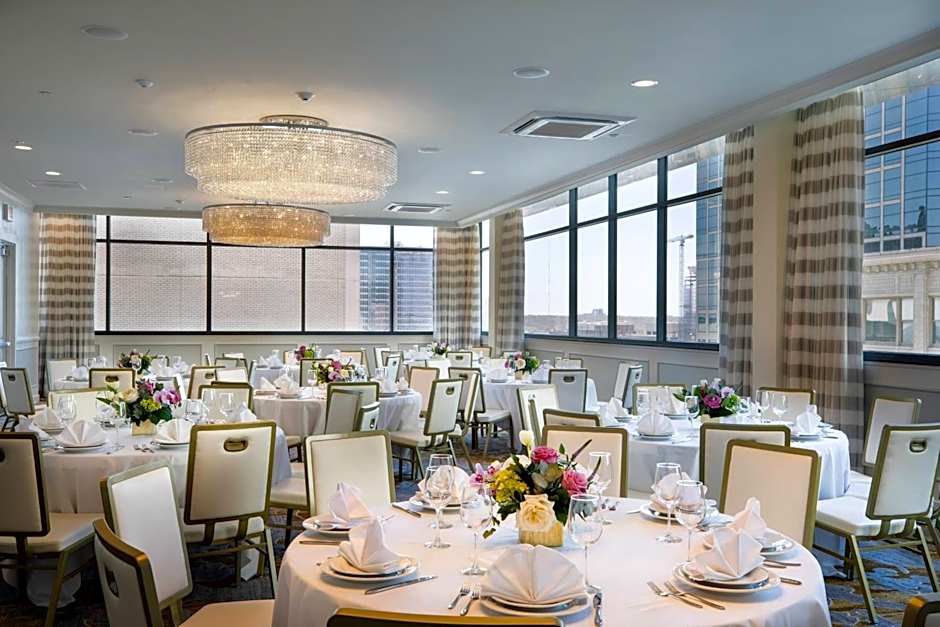 Ambassador Hotel Kansas City, Autograph Collection by Marriott