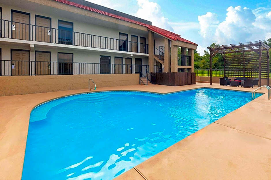 Ramada by Wyndham Bainbridge