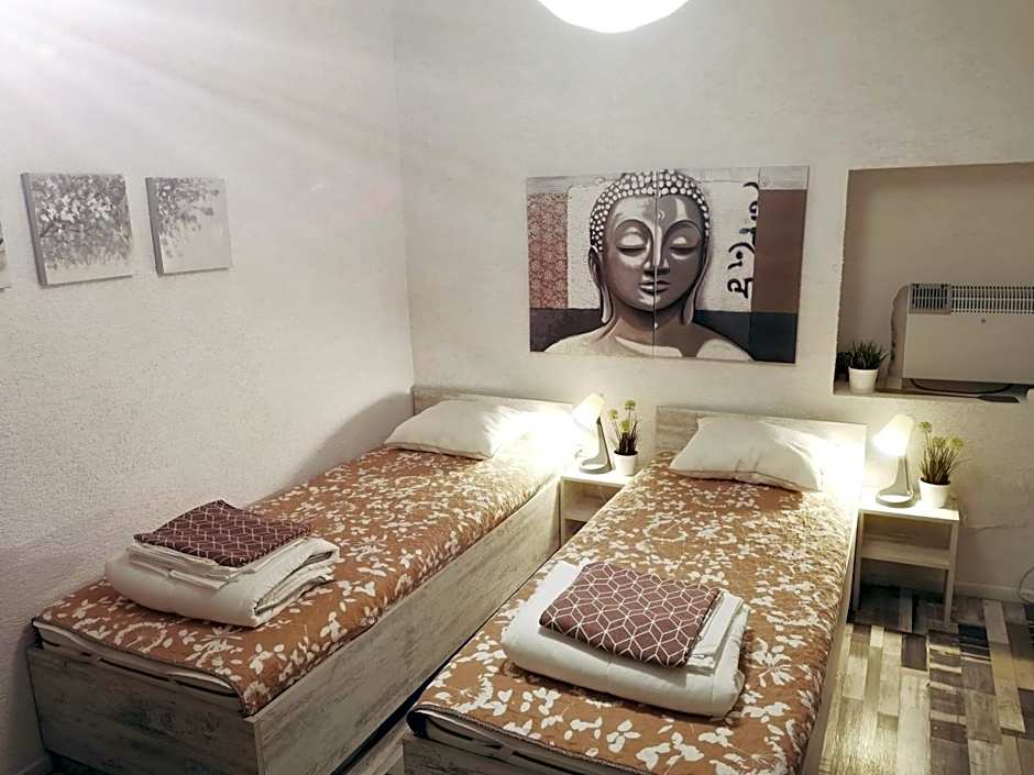 PIJAMA HOUSE - Bike & Bed