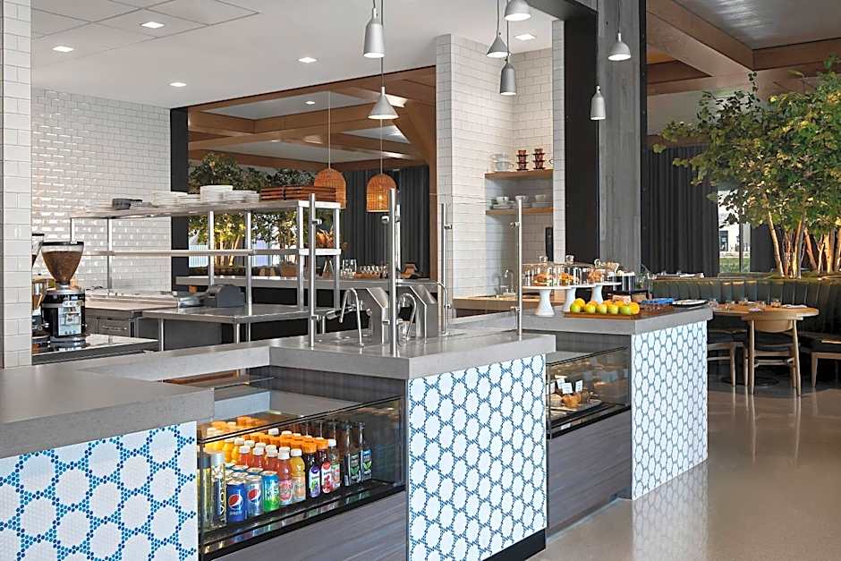 Renaissance Milwaukee West Hotel