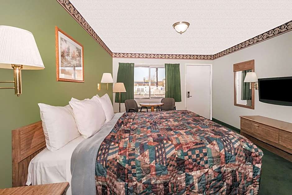 Knights Inn Ottawa