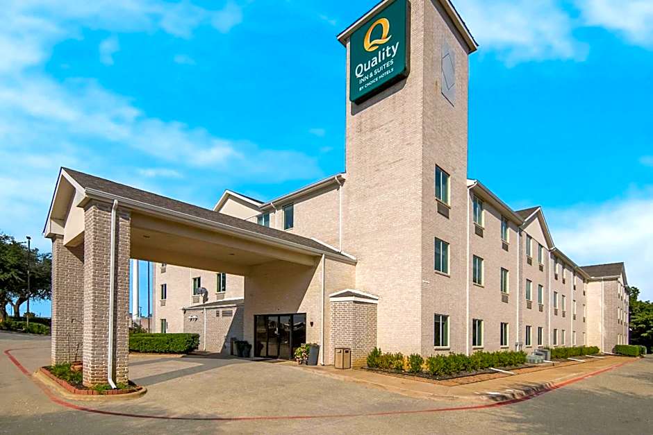Photo 1 of 50 of Quality Inn & Suites Roanoke - Fort Worth North