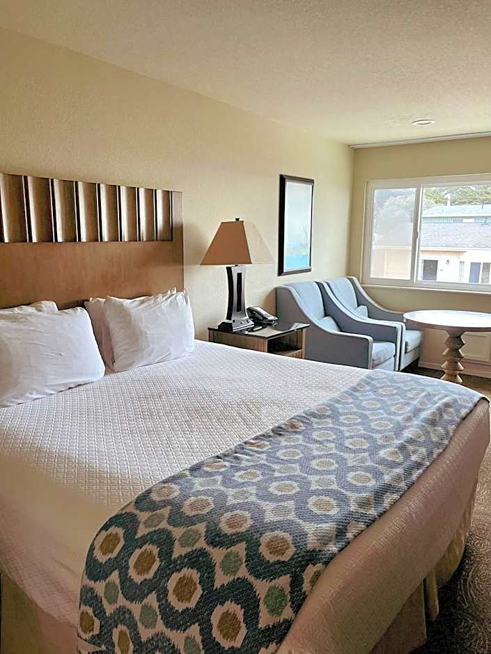 Cambria Landing Inn and Suites