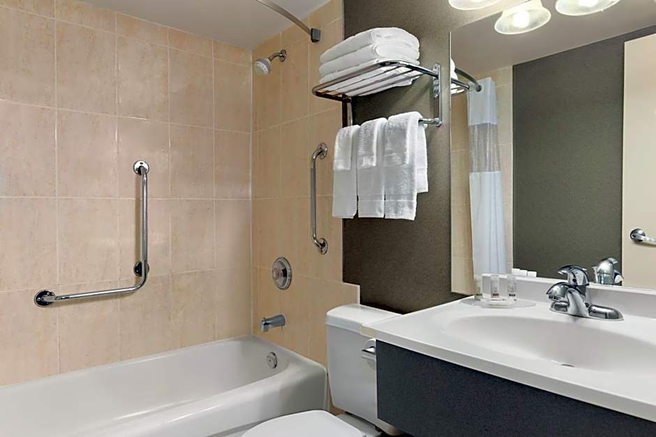 Days Inn by Wyndham Fallsview