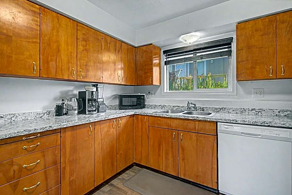 410 e45th 2 bedroom apartment