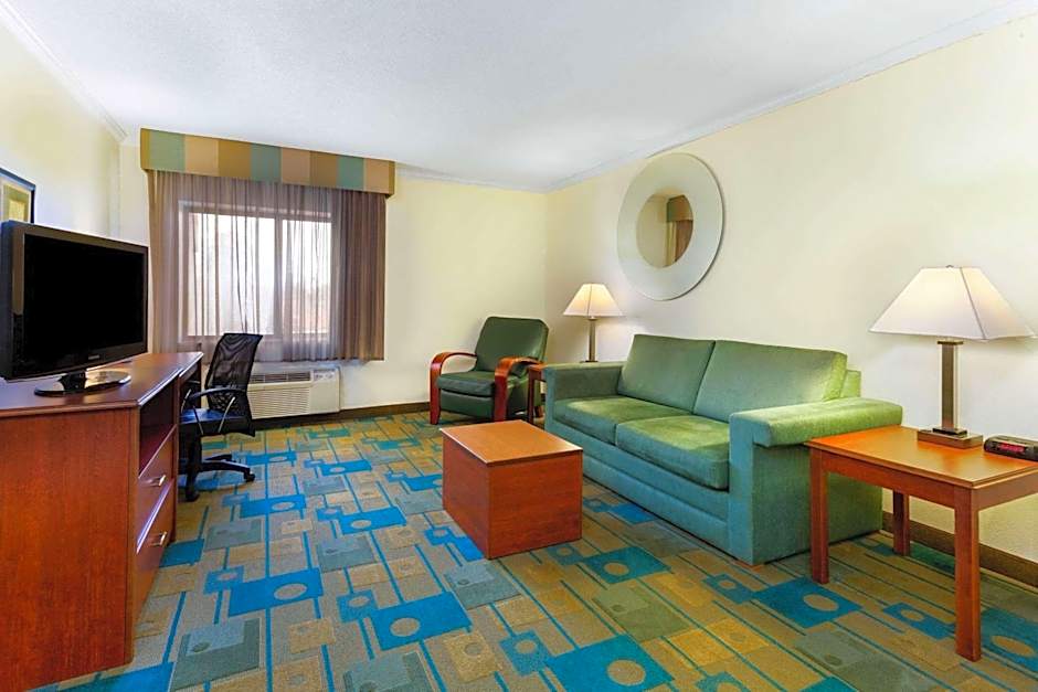 La Quinta Inn & Suites by Wyndham Chicago Willowbrook