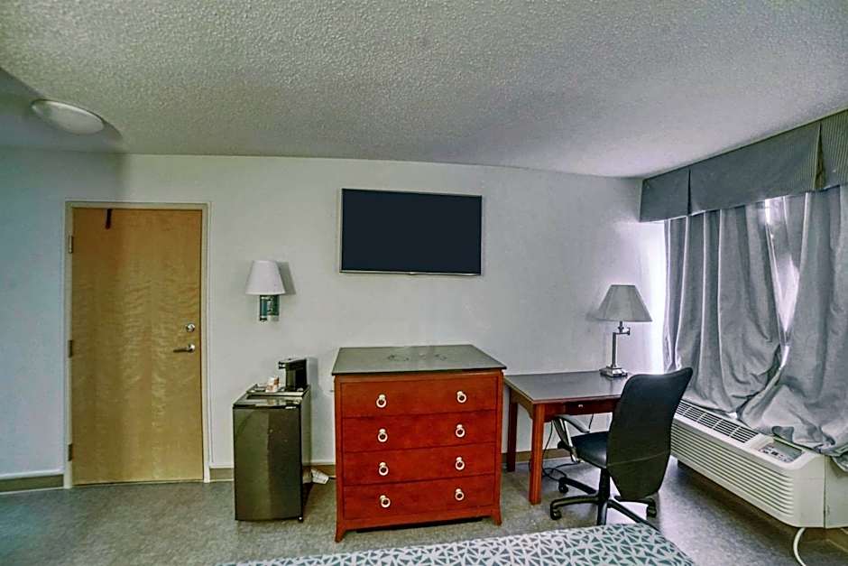 Econo Lodge Raleigh near Walnut Creek Amphitheatre