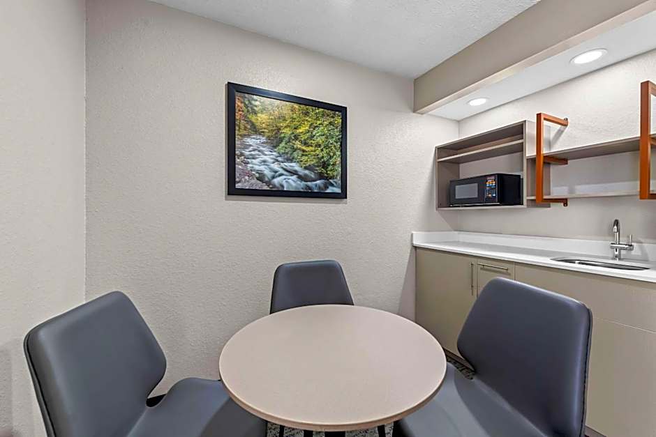 Quality Inn & Suites At Dollywood Lane