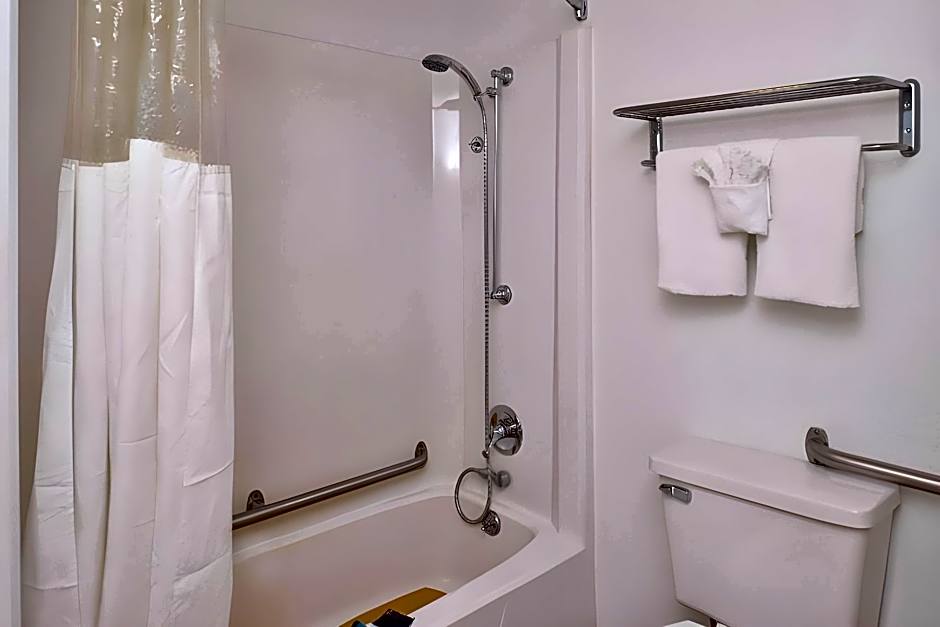 Americas Best Value Inn & Suites Jackson, MI