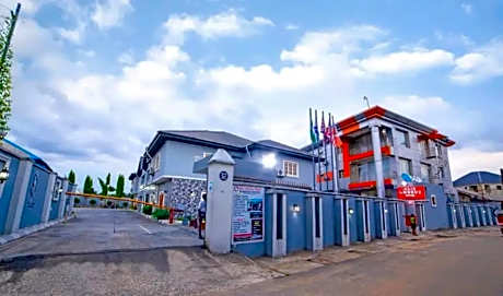 Aliz Ambruz Hotel