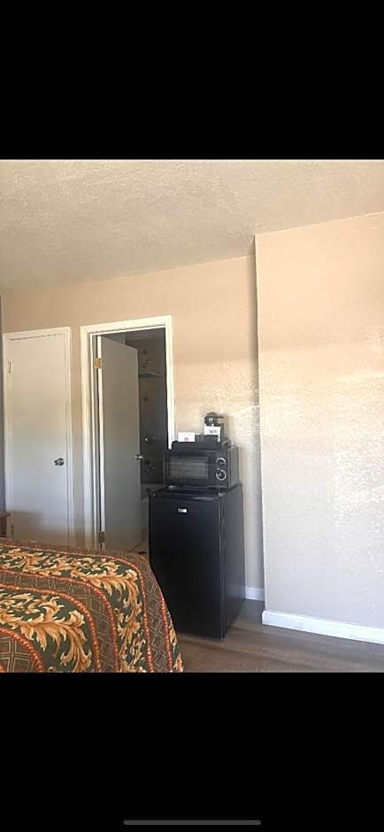 Western Village Inn-NEWLY RENOVATED