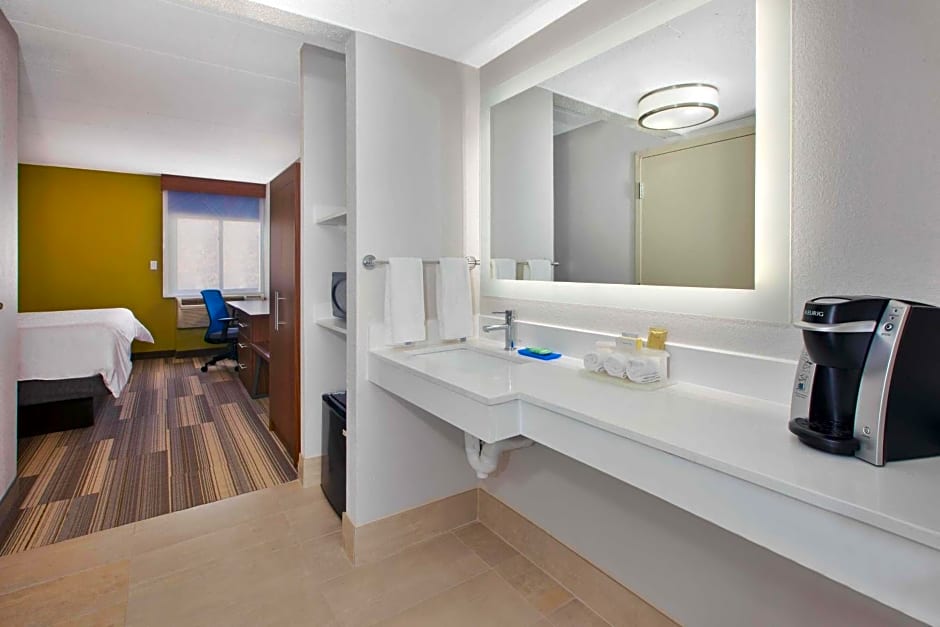 Holiday Inn Express Fairfax-Arlington Boulevard by IHG