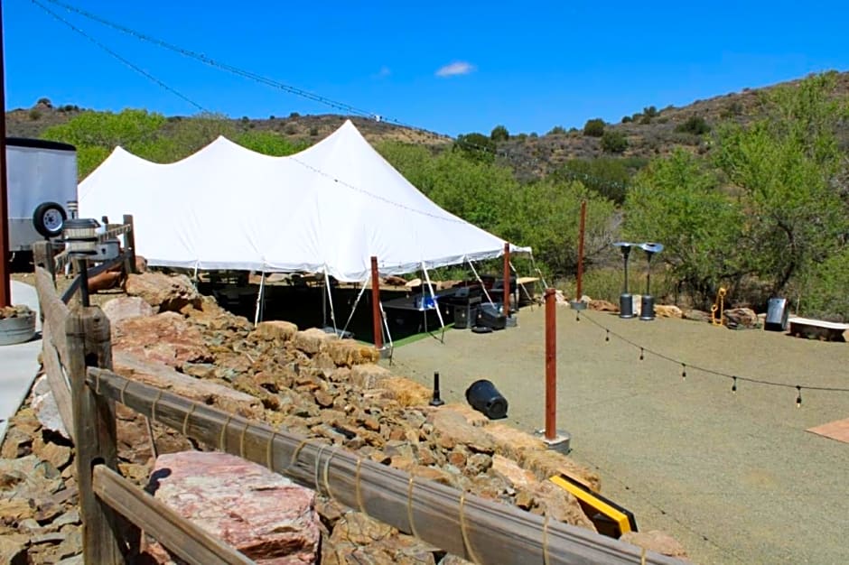 Creekside Lodge and Cabins