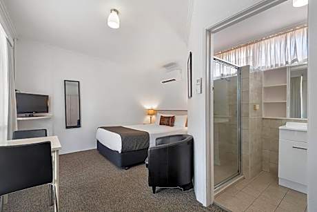 Queen Room - Non-Smoking